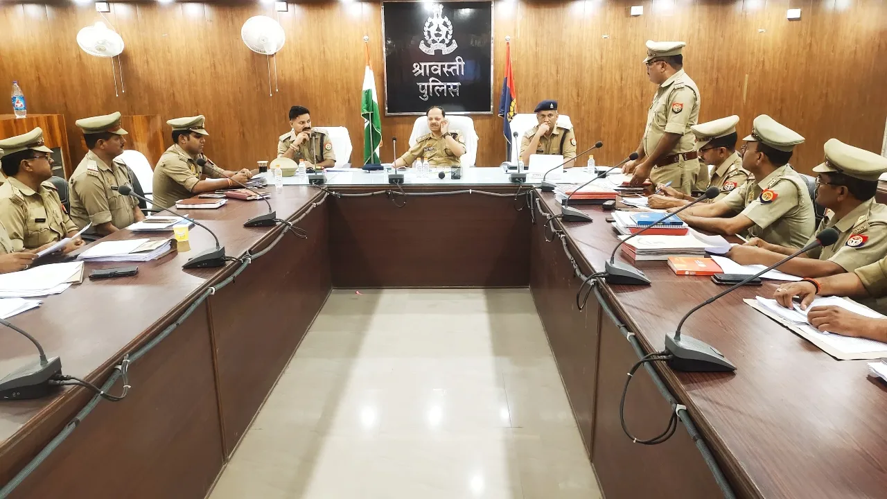 श्रावस्ती में इलेक्शन को लेकर पुलिस मुस्तैद, बॉर्डर पर कड़ी नजर-पुलिस अधीक्षक ने की बैठक 