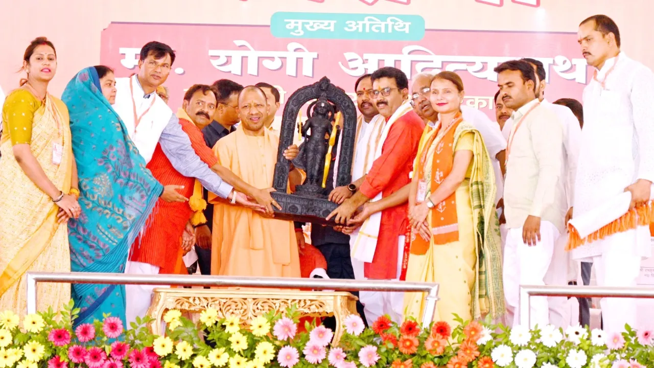 सीतापुर की चुनावी सभा में बोले सीएम योगी-नैमिषारण्य की धरा से पूरे देश में जा रहा भाजपा सरकार ही चाहिए का सन्देश 