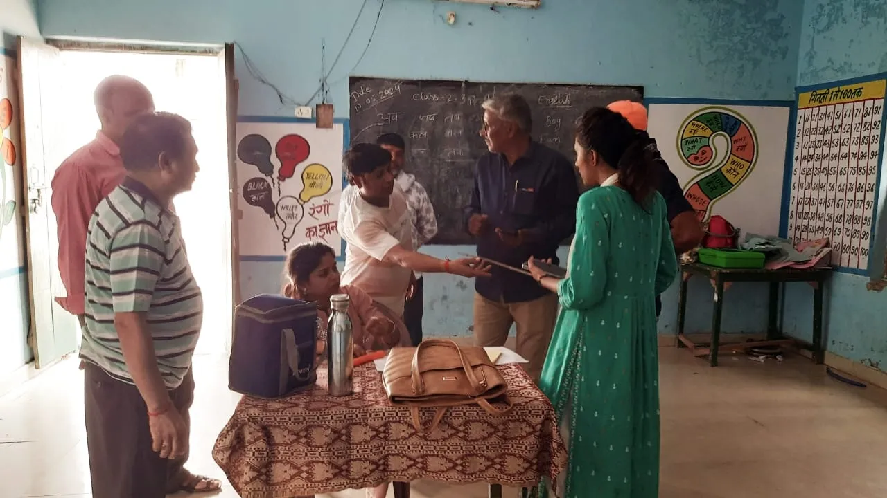 गोंडा: उपस्थिति रजिस्टर कमरे में ले जाने पर प्रधानाध्यापिका ने सहायक शिक्षिका को पीटा