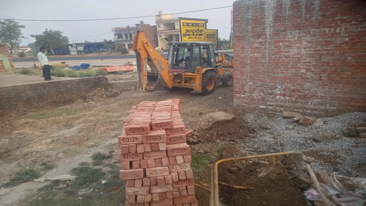 अयोध्या में ढहाया गया खलिहान की भूमि पर बना निर्माण 