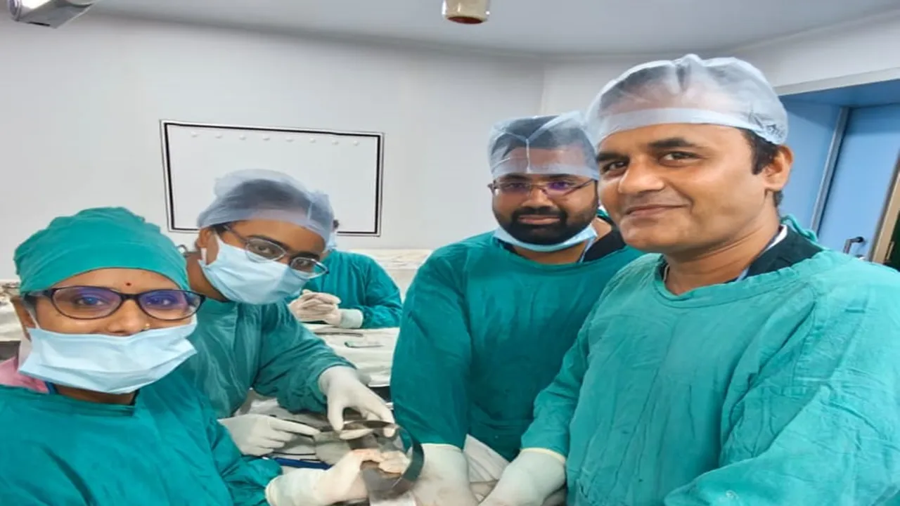 लखनऊ: महिला के पेट से निकला आठ किलो का ट्यूमर, डॉक्टरों ने सफल ऑपरेशन कर दिया नया जीवन