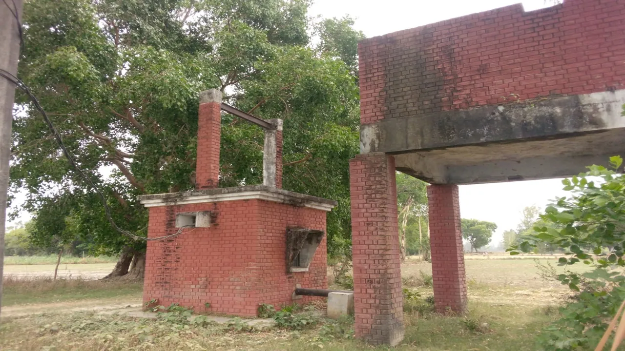 सीतापुर: दो माह से नलकूप खराब, किसानों की सूख रही फसलें