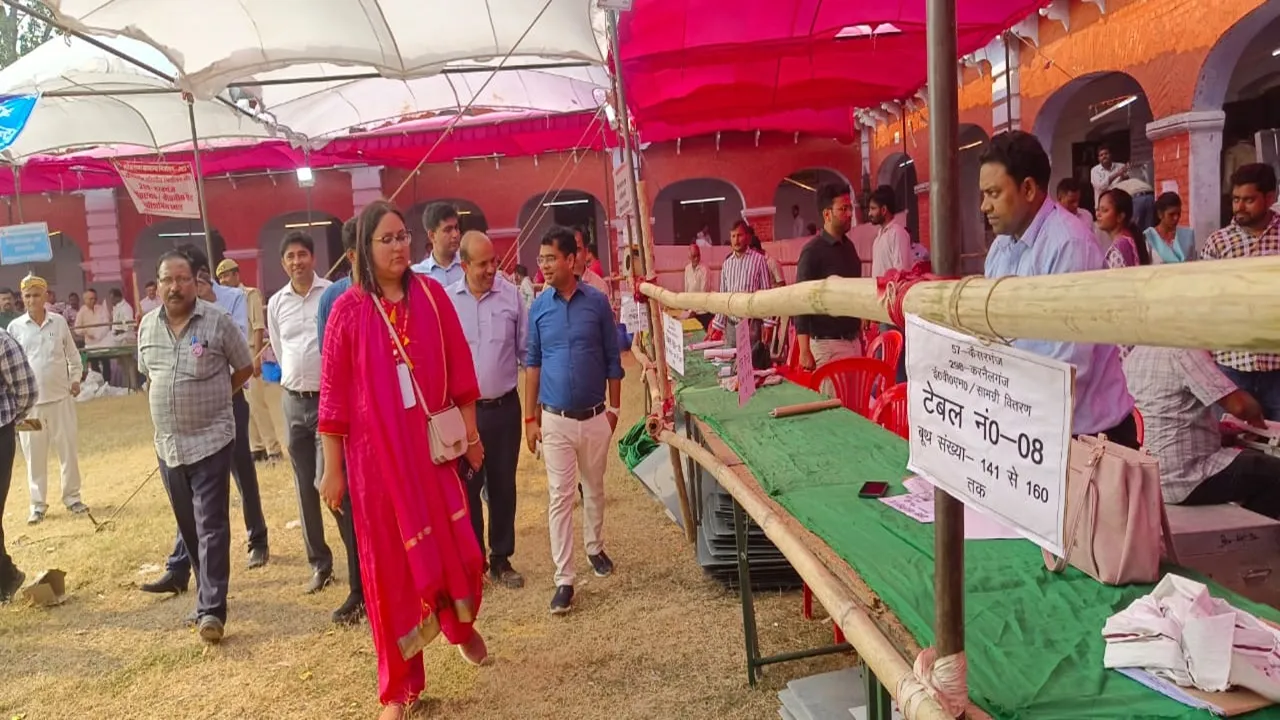 गोंडा में मतदान कल, टॉमसन से रवाना हो रही पोलिंग पार्टियां