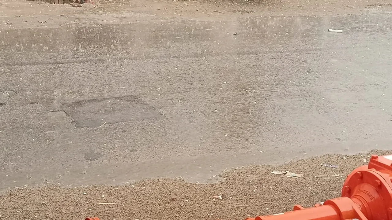 Video: बहराइच में अचानक बदला मौसम, बारिश के साथ हुई ओलावृष्टि, गर्मी से मिली निजात