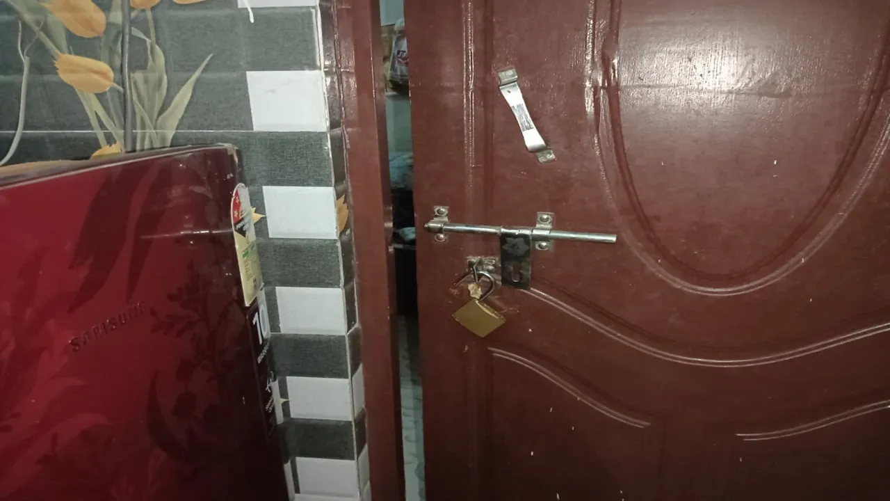 बहराइच: मुंडन का दावत उड़ाती रही पुलिस! बगल में हो गया कांड, ग्रामीणों की नाराजगी देख वाहन छोड़ भागे पुलिसकर्मी, जानें मामला