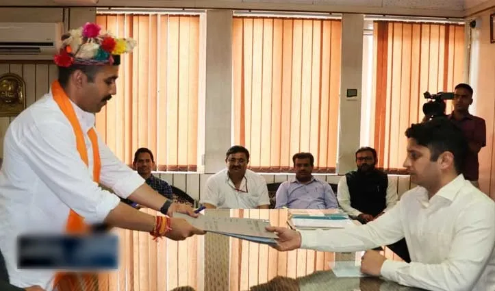 कांग्रेस नेता विक्रमादित्य सिंह ने नामांकन पत्र किया दाखिल, मंडी लोकसभा सीट से लड़ेंगे चुनाव