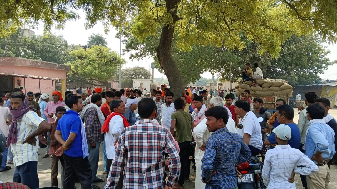 गेहूं खरीद: हरदोई में सरकारी केंद्रों पर सन्नाटा, व्यापारियों का आरोप दबाव बना रहा प्रशासन-किया विरोध  