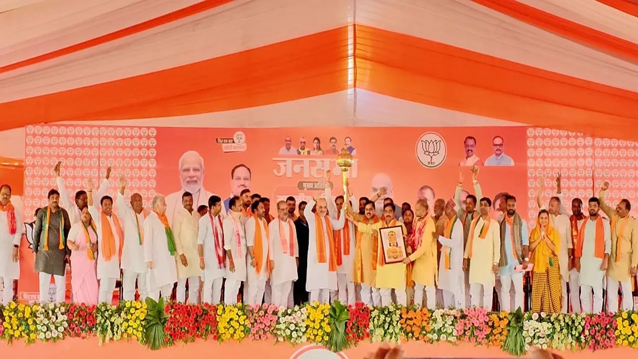 हम पाकिस्तान के एटम बम से नहीं डरते हैं, अंबेडकरनगर की जनसभा में अमित शाह ने विपक्ष पर बोला हमला