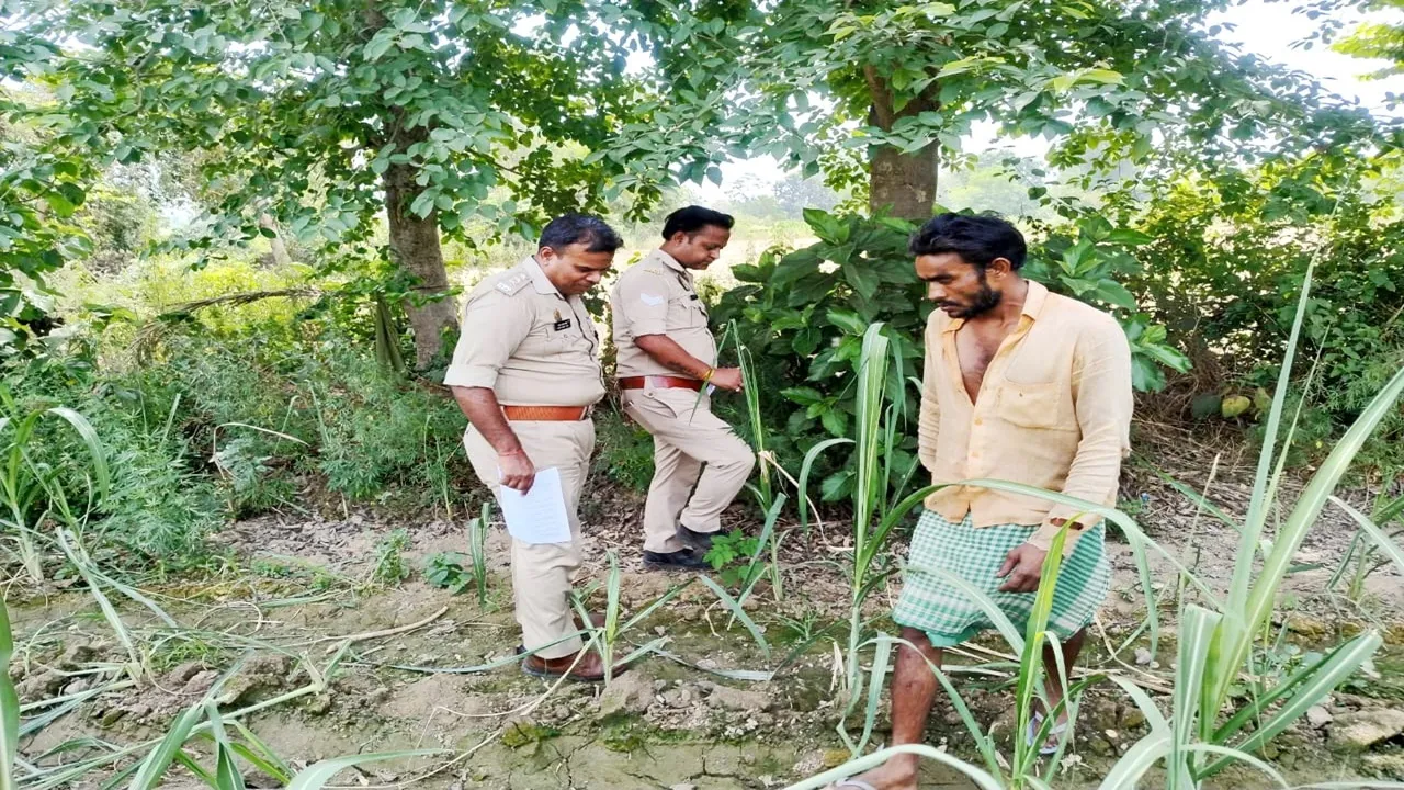 सीतापुर: फजीहत के बाद पुलिस ने दर्ज किया दुष्कर्म का केस, आरोपी अभी भी फरार