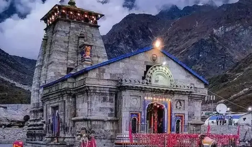 बाबा केदार की पंचमुखी डोली गौरीकुंड से हुई केदारनाथ प्रस्थान, कल खुलेंगे कपाट 