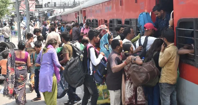 बरेली: जंक्शन पर रोजाना लेट पहुंच रहीं 30 से ज्यादा ट्रेनें, यात्री परेशान