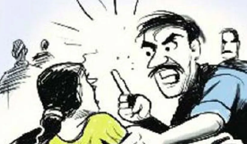 बदायूं: खेत पर काम कर रही महिला को दबोचा, विरोध पर पति समेत पीटा