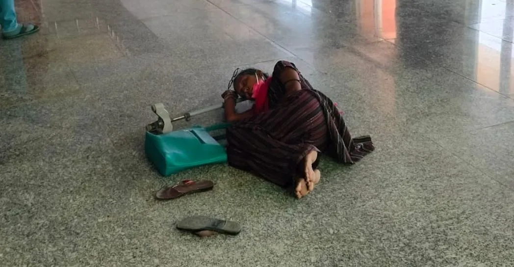 बरेली: ओपीडी में जमीन पर बेहोश पड़ी रही दिव्यांग महिला, डॉक्टर और स्टाफ ने नहीं जाना हाल