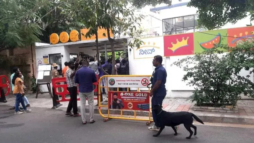 करीब 80 स्कूलों को बम से उड़ाने की धमकी मिली, जांच में कुछ नहीं मिला: पुलिस 