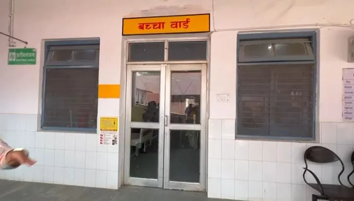 बरेली: जिला अस्पताल में स्टाफ पर उगाही का आरोप, मरीज के परिजन बोले- सुविधाओं के बदले चाय-पानी का मांगते हैं पैसे