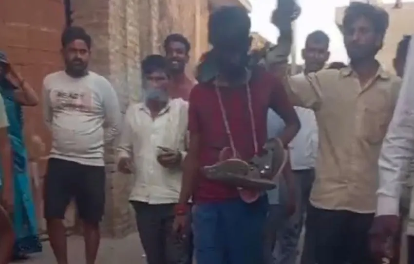 बदायूं: युवक का मुंह किया काला...जूतों की माला पहनाकर गांव में घुमाया, जानिए पूरा मामला