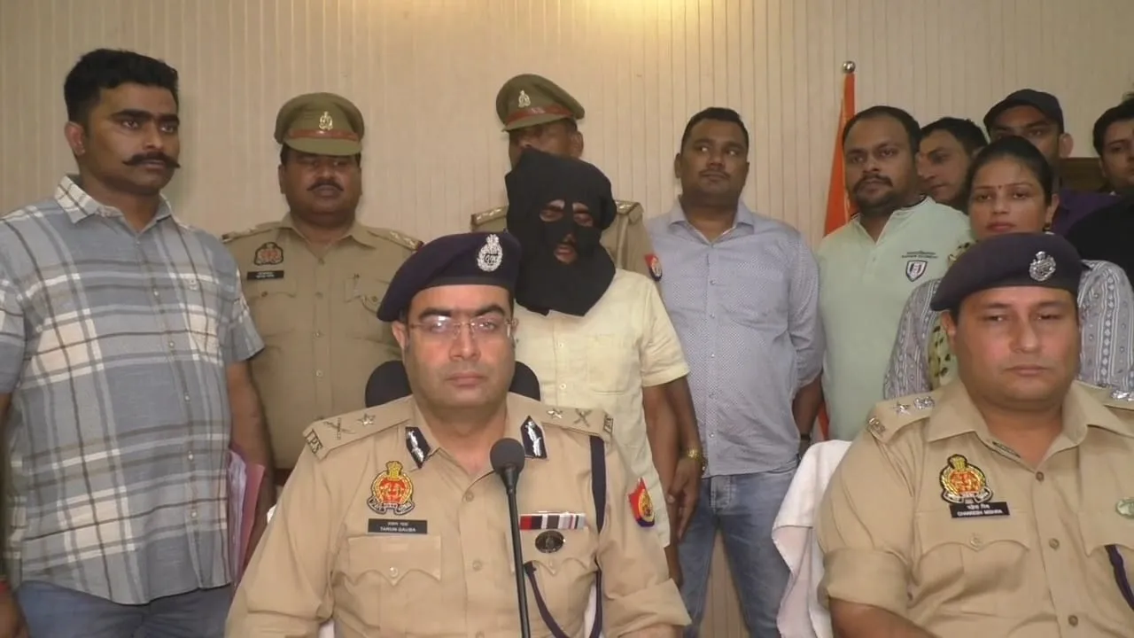 सीतापुर हत्याकांड: भाई ही निकला कातिल, पुलिस ने किया गिरफ्तार, अजीत ने बताई उस रात की पूरी कहानी  