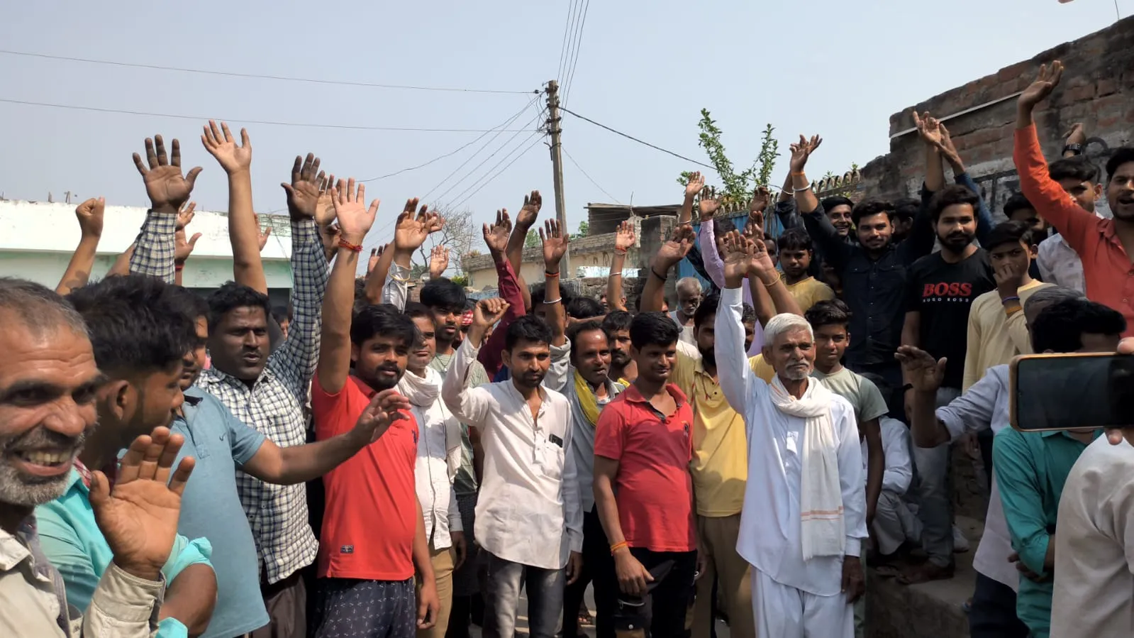 बरेली: विकास न होने से क्षुब्ध लोगों का मतदान से इन्कार, पुल तो कहीं सड़क को लेकर दिखा आक्रोश