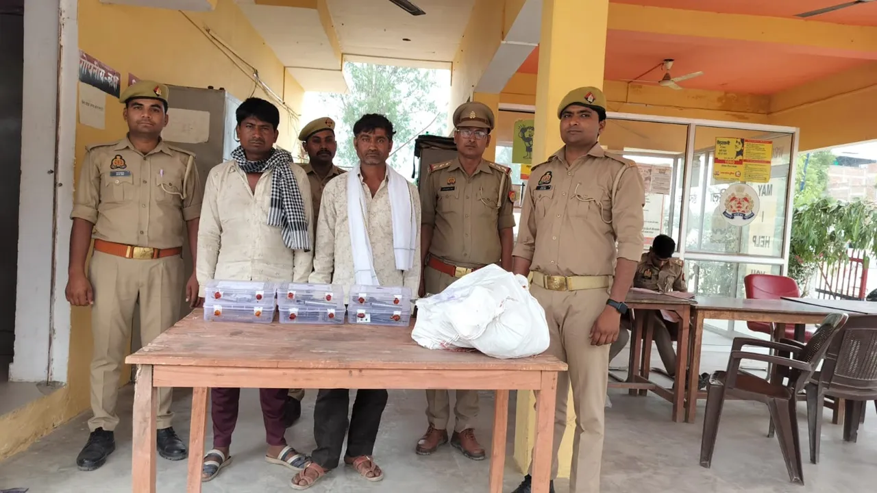 हरदोई: झोपड़ी में बना रहे थे असलहा, हरपालपुर पुलिस ने घेराबंदी कर दो को पकड़ा
