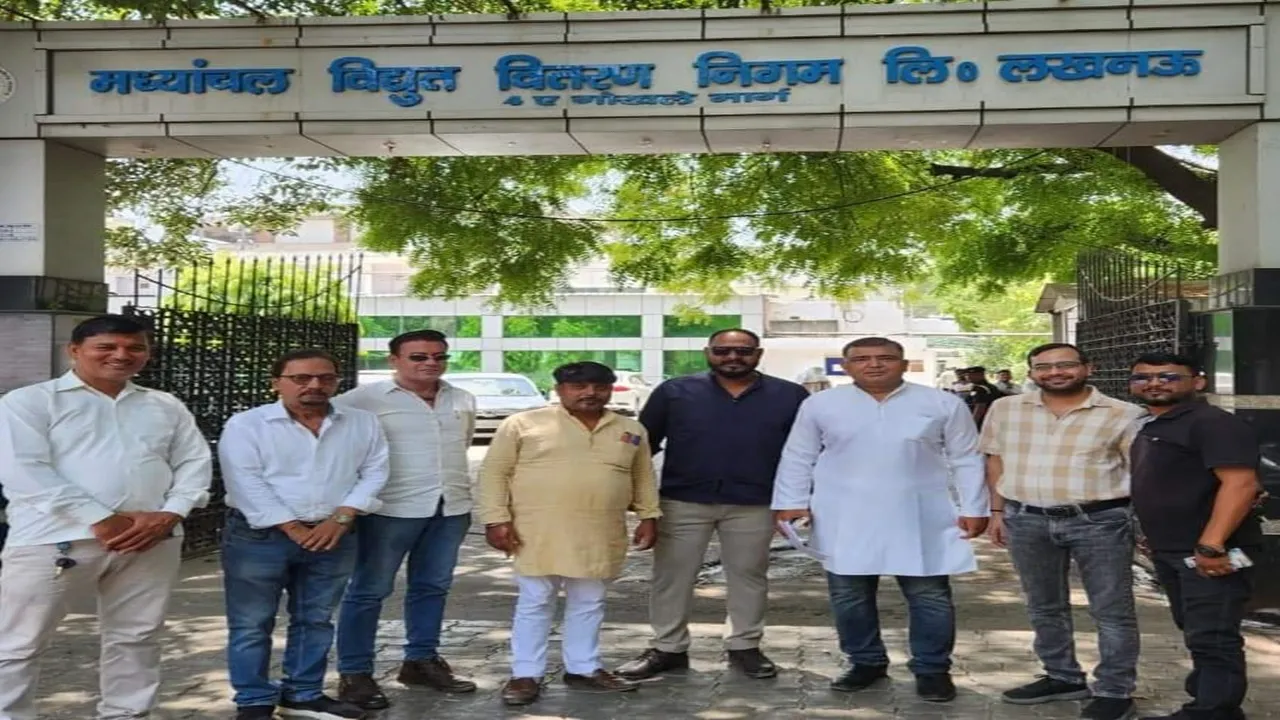 लखनऊ: बिजली कटौती और दो अधिकारियों से परेशान हैं व्यापारी, 6 सूत्रीय मांगों का सौंपा पत्र