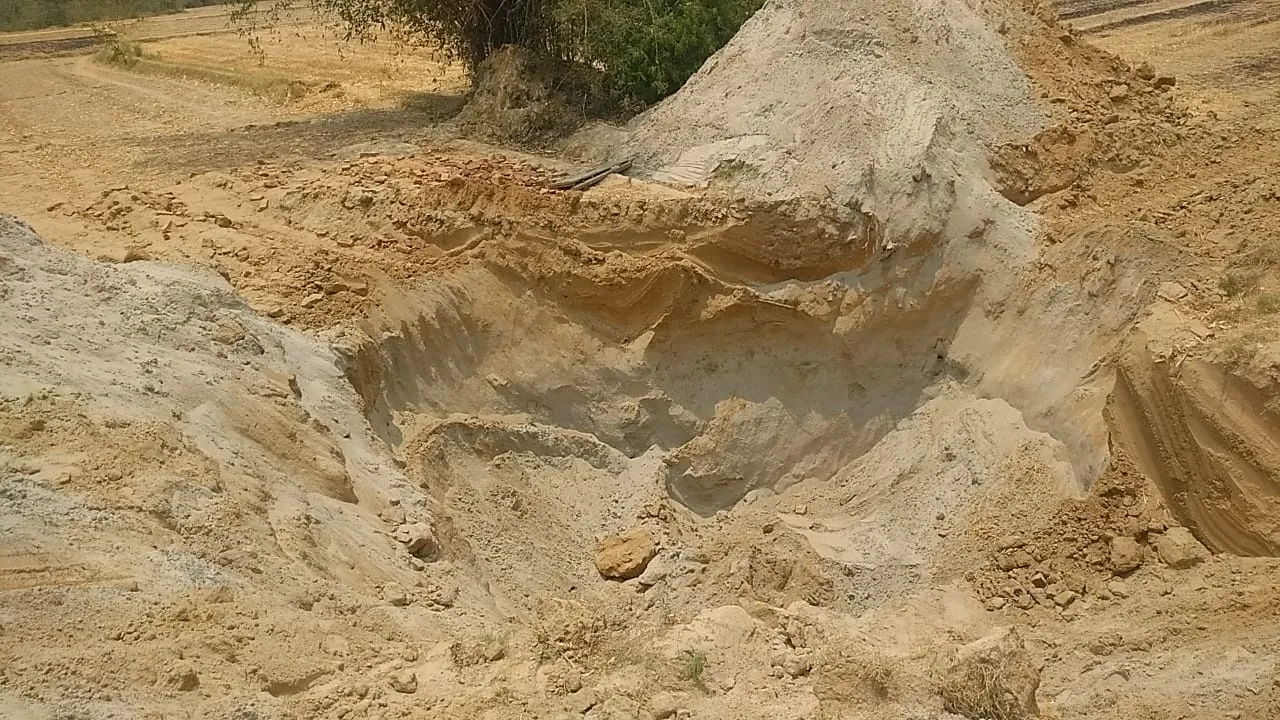 हरदोई में दर्दनाक हादसा, बोरवेल का टीला धंसा, रेस्क्यू कर निकाले गए मिट्टी में दबे पिता-पुत्र, बेटे की हुई मौत