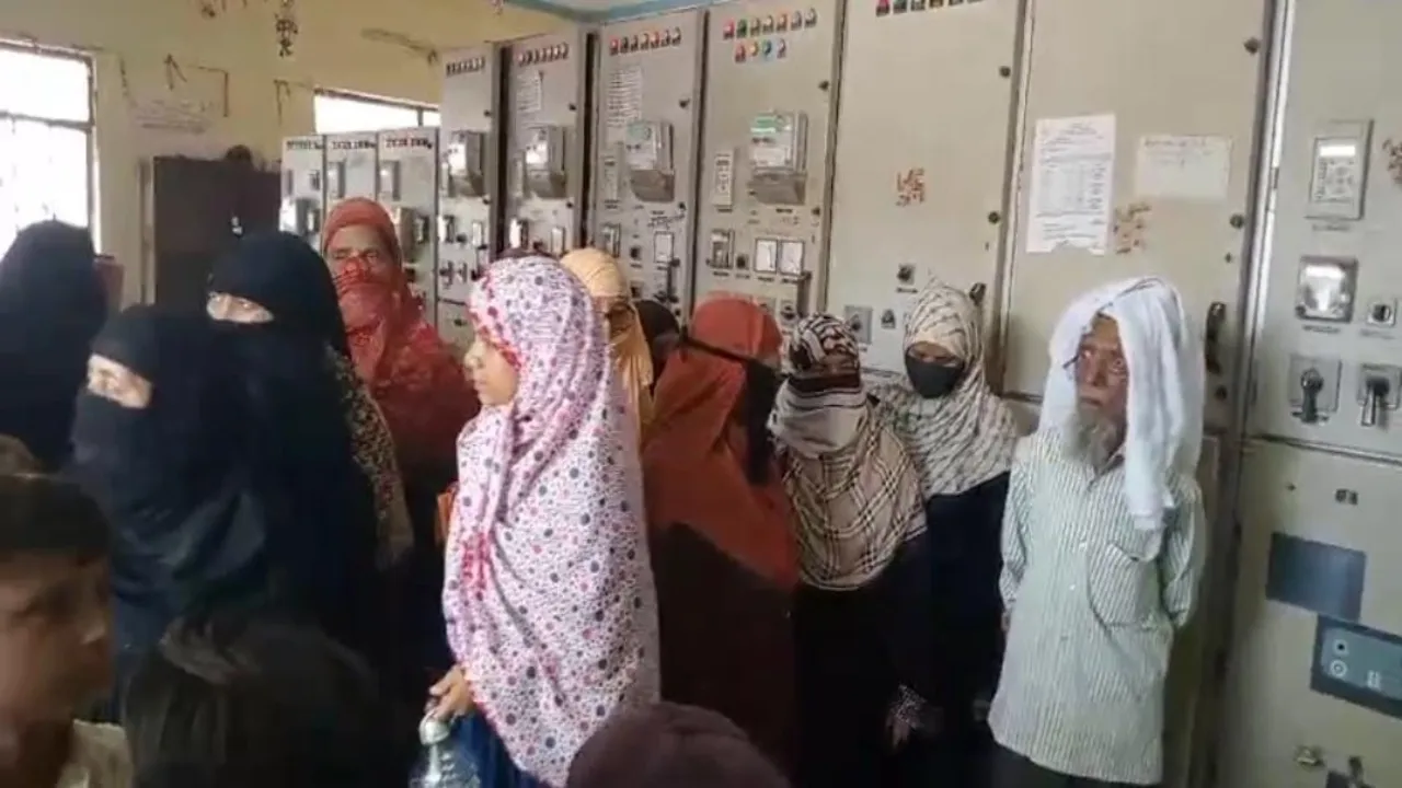 प्रयागराज: करैली में 5 दिन से बिजली गुल, महिलाओं ने घेरा उपकेंद्र