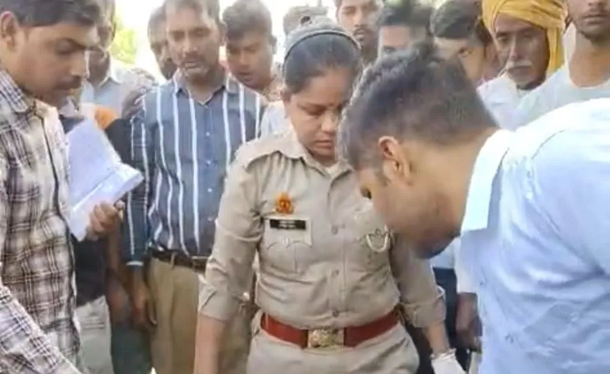 कासगंज: किशोरी ने फांसी लगाकर दी जान, मचा कोहराम