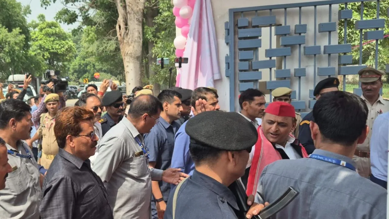 Lok Sabha Election 2024: इटावा के सैफई में अखिलेश यादव ने की प्रेसवार्ता, बोले- BJP की बहुत बुरी हार होने जा रही...युवा का भविष्य खतरे में है