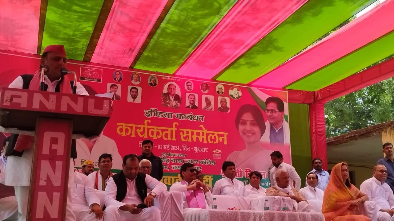 Lok Sabha Election 2024: इटावा में सपा के राष्ट्रीय अध्यक्ष अखिलेश यादव बोले- BJP को शिवपाल चाचा ही ठीक करेंगे