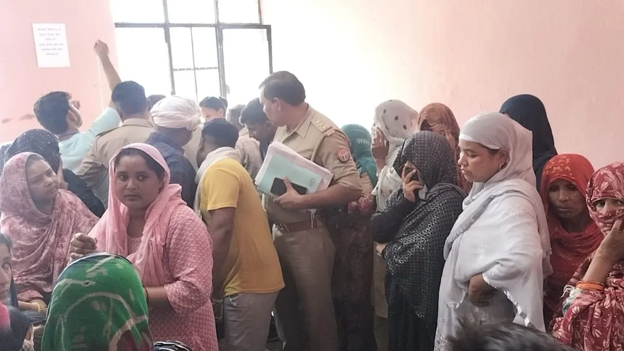 Auraiya Accident: एंबुलेंस की ने रोड पार महिला को मारी टक्कर...दो साल बच्चे की मौत, मां घायल