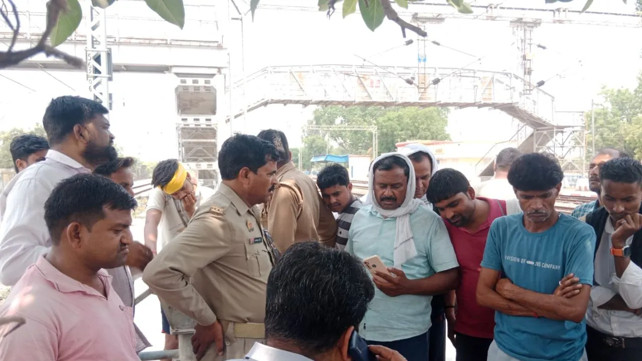 Auraiya News: मालगाड़ी की चपेट में आने से बुजर्ग की मौत...हादसे के बाद ट्रेन 20 मिनट कंचौसी स्टेशन पर खड़ी रही