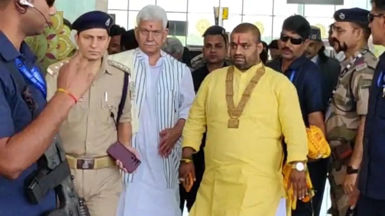 अयोध्या पहुंचे जम्मू कश्मीर के उपराज्यपाल मनोज सिन्हा - बोले, रामलला सरकार व बजरंगबली का लेने आया हूं आशीर्वाद