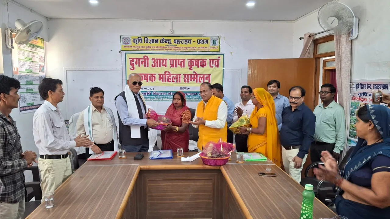 बहराइच: कृषि विज्ञान केंद्र का कुलपति ने किया निरीक्षण, बोले-कृषि योजनाओं का लाभ उठाएं किसान