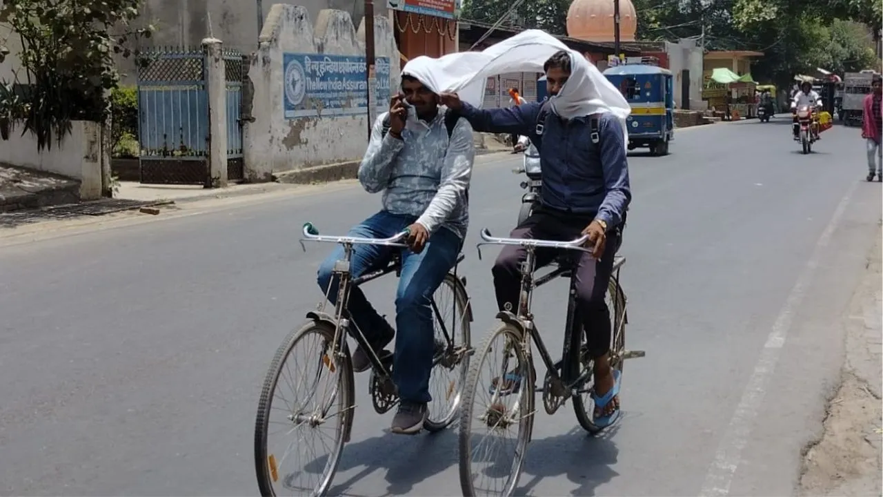 Farrukhabad Weather Today: गर्मी से हर कोई बेहाल, पारा पहुंचा 44 के पार...पंखे और कूलर फेल, रात में भी चैन नही
