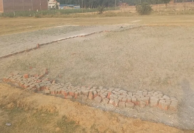 बिजनौर : एक माह पहले अखिलेश यादव के लिए बनाए गए हेलीपैड से ईंट चोरी, पूर्व सभासद व उनके भतीजे पर रिपोर्ट दर्ज 