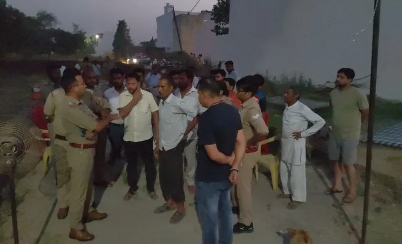 अमरोहा: बेटे का रिकवरी वारंट लेकर घर पहुंची पुलिस, जानकारी मिलते ही मां को आया हार्ट अटैक