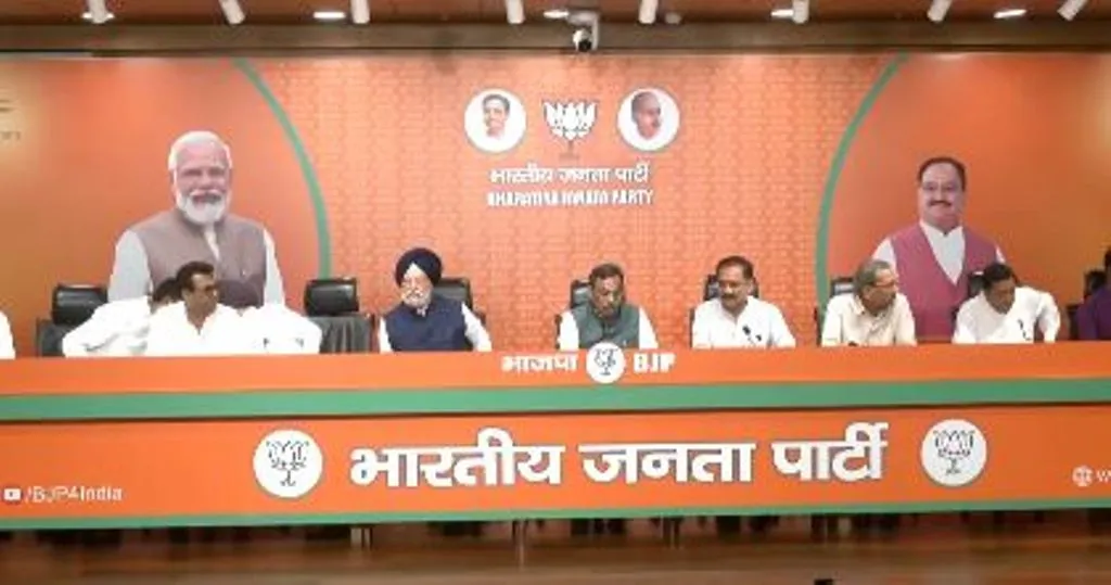 दिल्ली में कांग्रेस को बड़ा झटका, अरविंदर सिंह लवली ने थामा बीजेपी का दामन