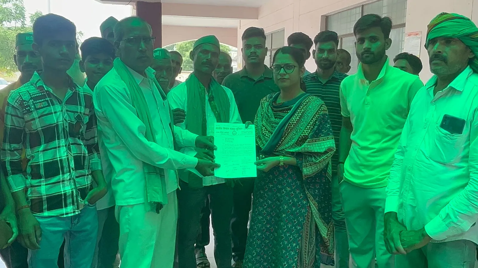 बरेली: किसान पंचायत में मुख्यमंत्री को संबोधित ज्ञापन सौंपा, की ये मांग