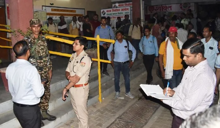 बरेली: मतदान केंद्रों पर पुलिस का सख्त पहरा, ड्रोन से की जाएगी निगरानी