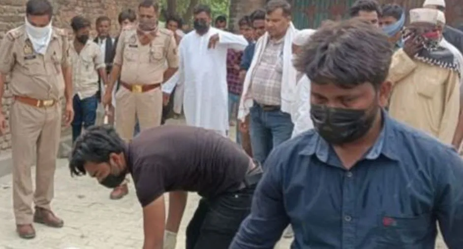 रामपुर: डीएम के आदेश पर शव को कब्र से निकाल पोस्टमार्टम के लिए भेजा