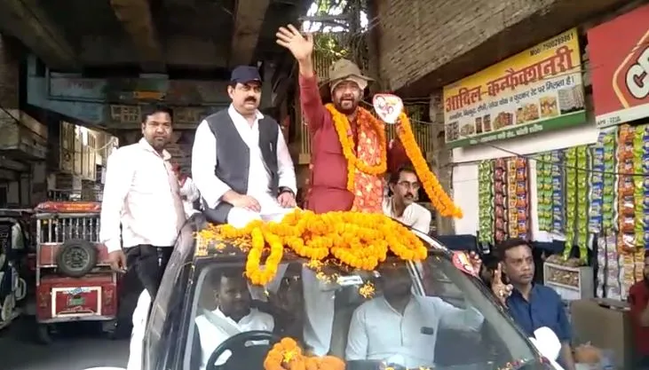 बरेली: गठबंधन प्रत्याशी प्रवीण सिंह ऐरन ने किया Road Show, बोले- इस बार चल रही परिवर्तन की हवा