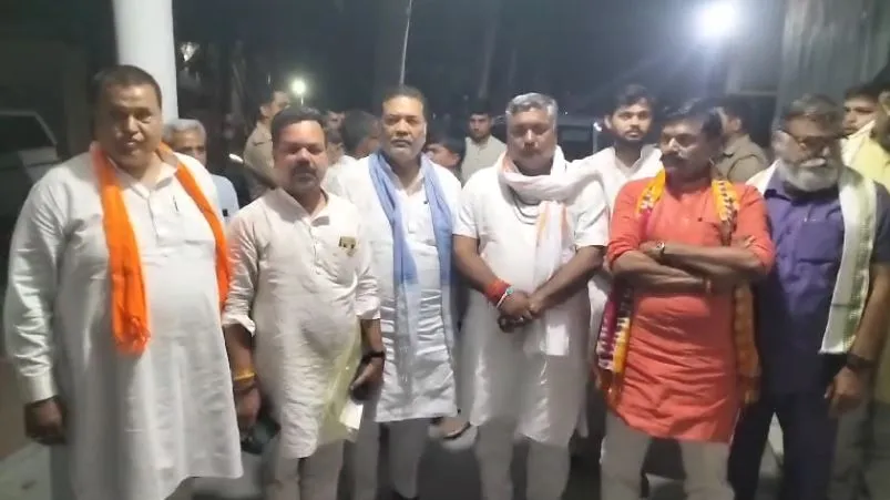 बदायूं: भाजपा प्रत्याशी का आरोप, गांवों में धमका रहे सपा के बाहर से बुलाए गुंडे