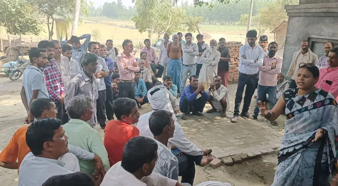 बरेली: नहीं मना पाए अफसर, मतदान न करने पर अड़े 7 गांव के लोग