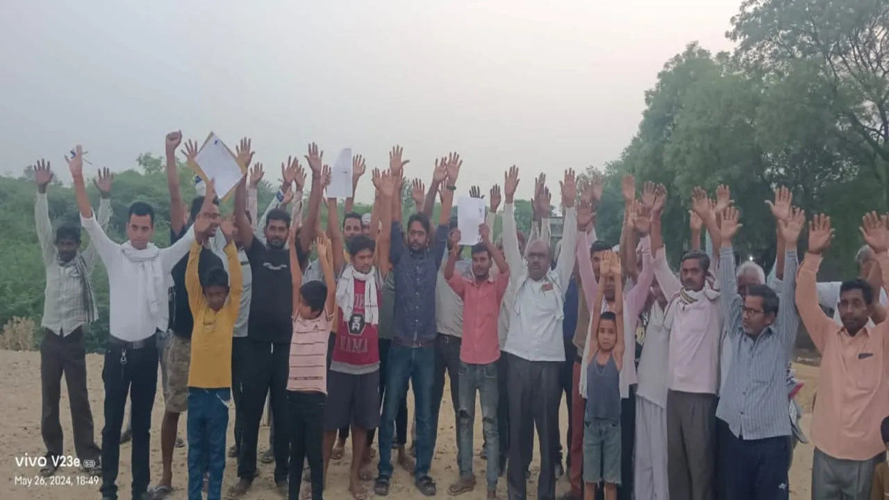 रायबरेली: सड़क को एनएचआई ने किया बन्द, ग्रामीणों ने किया प्रदर्शन