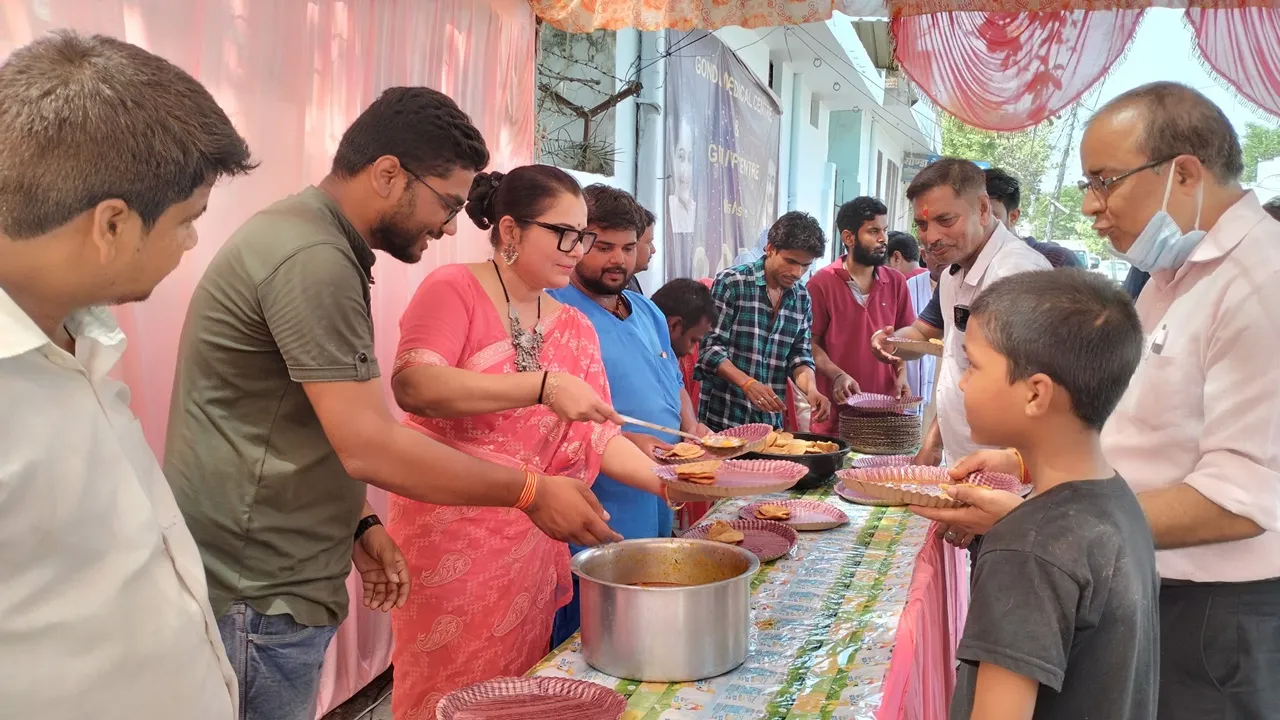 गोंडा: हे दु:खभंजन, मारुतनंदन, सुन लो मेरी पुकार..,बुढ़वा मंगल पर भंडारे की धूम, देखें तस्वीरें