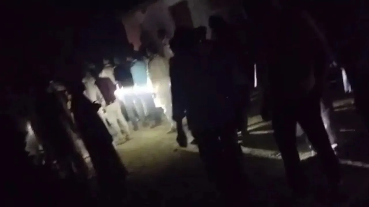जौनपुर: सपा प्रत्याशी के पिता के वाहन पर पथराव, आरोपी गिरफ्तार 