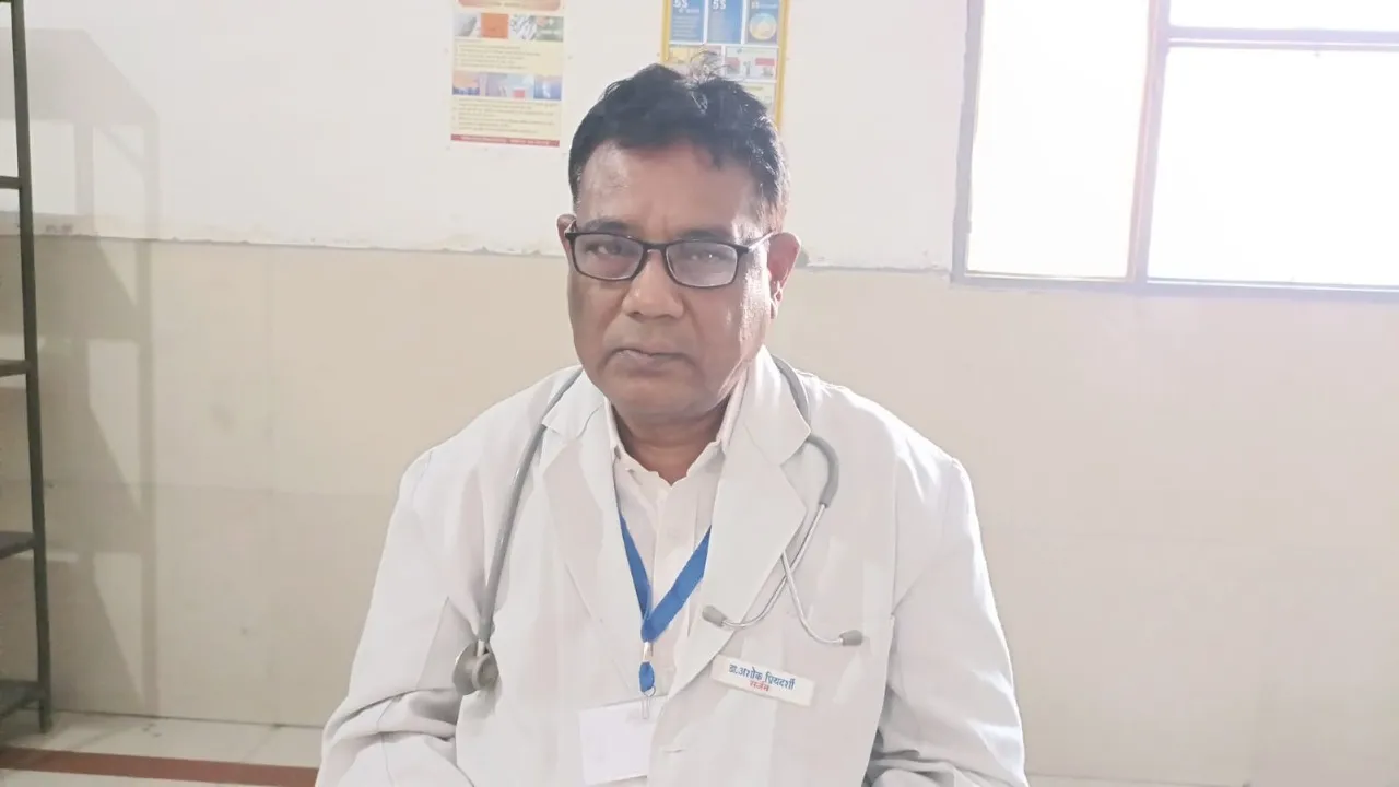 Farrukhabad: सीएमएस का चार्ज संभालते ही एक्शन में दिखे डॉक्टर अशोक प्रियदर्शी; वार्डों का किया निरीक्षण