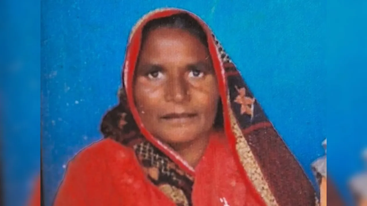 Fatehpur Accident: तेज रफ्तार ट्रैक्टर ने बाइक सवार मां-बेटे को मारी टक्कर, महिला की मौत, बेटा बाल-बाल बचा