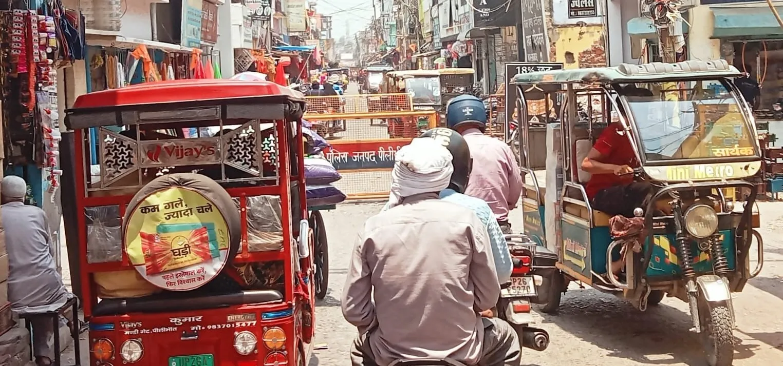 पीलीभीत: कागजों में इंतजाम...हर तरफ जाम, रूट तय होने के बाद भी नो-एंट्री जोन में दौड़ रहे ई-रिक्शा
