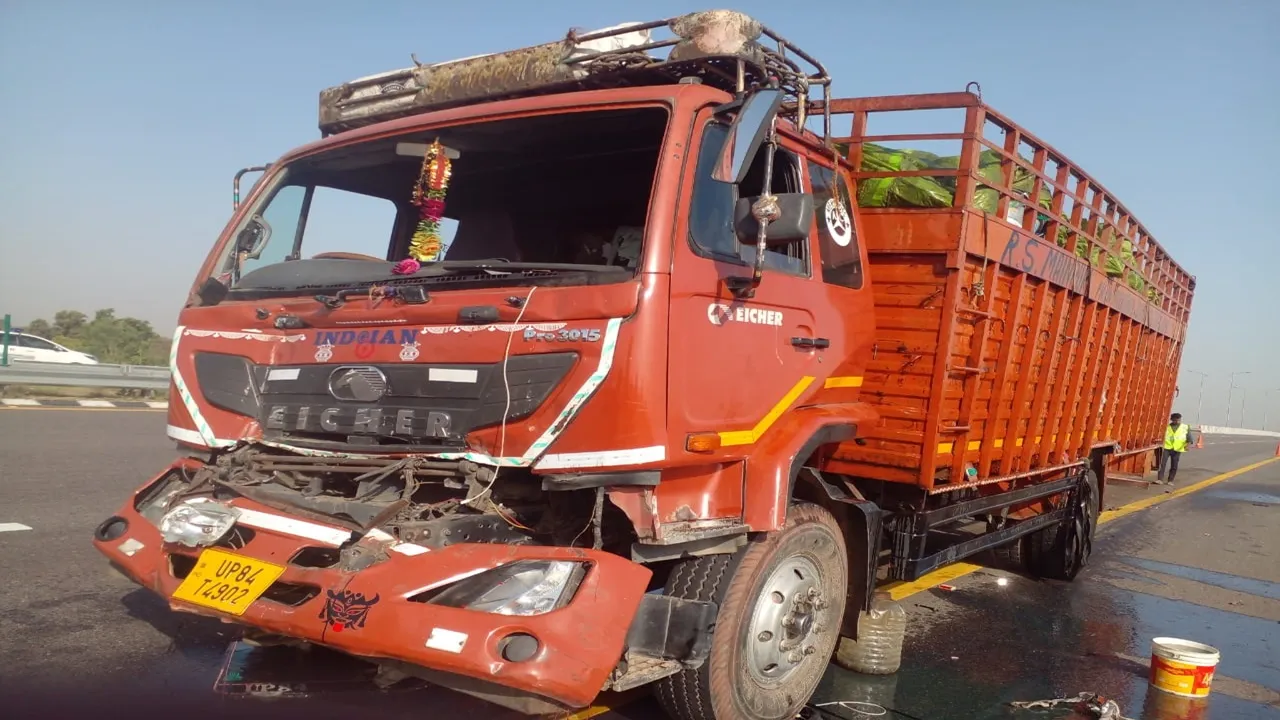 सुल्तानपुर: पूर्वांचल एक्सप्रेसवे पर बस ने मारी ब्रेक, पीछे से DCM टकटाई, पिता-पुत्र घायल